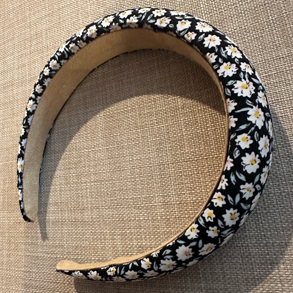 Flower headband. NWOT.